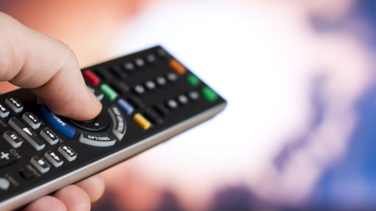 remote, remote control, channel, channel surfing, hand, tv, television, media, movies, movie, film, entertainment, fingers, holding, changing channel, watching tv, watching television, relaxation, buttons, selective focus, copy space