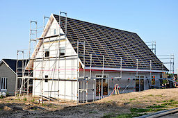 Baustelle: Haus mit Gerüst. Bild: fotolia.com - Marco2811