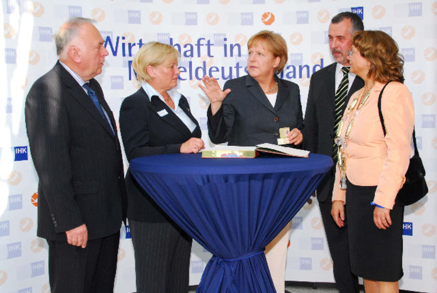 Mitteldeutsche Wirtschaft im Dialog mit der Bundeskanzlerin am 3. Juli 2009. Bild: IHK Halle-Dessau 