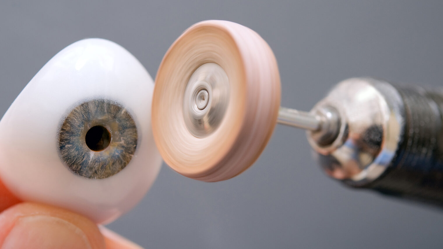 Polishing of an artificial glass eye Schlagwort(e): Eyeball, Drill, Glass, Eye, Artificial, Polishing, Prosthesis, Abrasive, Prosthetist, Sightless, Prosthetist, Invalid, Patient, Rehabilitant, Iris, Eyesight, Prosthetic, Equipment, Glass, Plastic, Healthcare, Doctor, Close-up, Macro, People, Rehabilitation, Men, Help, Fingers, Caucasian