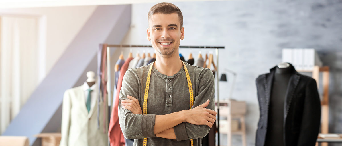 Handsome young tailor in atelier Schlagwort(e): adult, apparel, atelier, background, bespoke, business, caucasian, cloth, clothier, clothing, craft, craftsman, creative, design, designer, dressmaking, fabric, fashion, garment, handicraft, handsome, hobby, indoors, industry, male, man, manufacturing, material, one, person, profession, sew, sewing, studio, tailor, tailoring, technology, textile, work, workplace, workshop, young, adult, apparel, atelier, background, bespoke, business, caucasian, cloth, clothier, clothing, craft, craftsman, creative, design, designer, dressmaking, fabric, fashion, garment, handicraft, handsome, hobby, indoors, industry, male, man, manufacturing, material, one, person, profession, sew, sewing, studio, tailor, tailoring, technology, textile, work, workplace, workshop, young