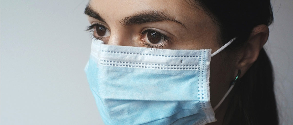 Mundschutz als Hygienemaßnahme und Infektionsschutz. Bild: Juraj Varga / pixabay.com