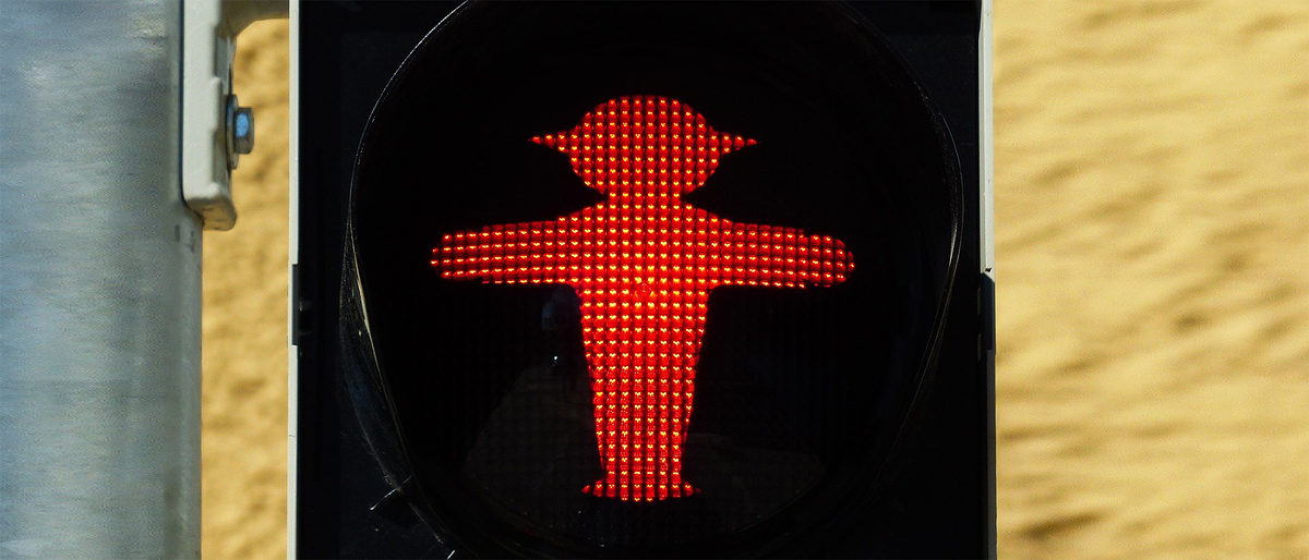 STOP / Rotes Ampelmännchen. Hans Braxmeier / Pixabay.com