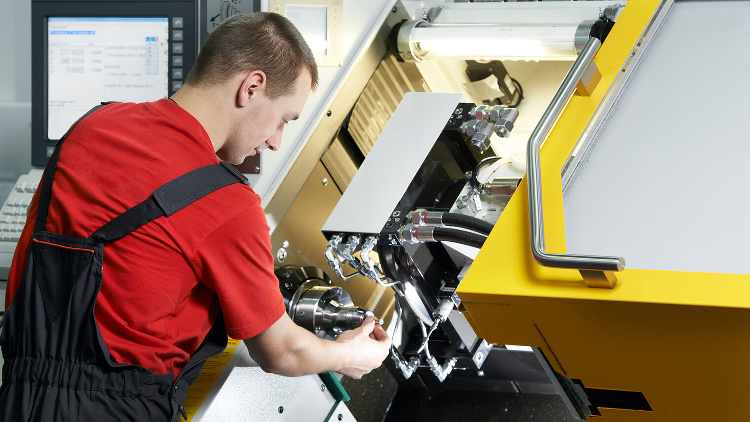 mechanical technician worker working at cnc milling machine center in tool workshop Schlagwort(e): two, cnc, Machine, Automated, machining, Manufacturing, Lathe, industry, Computer, Engineering, instrument, ncc, laborer, worker, mechanician, mechanic, operator, operative, workman, production, toolroom, workshop, repairman, engineer, fettler, serviceman, manufacture, manufacturing, factory, plant, zzzanaaaakeleedifpdbdedcddfpge