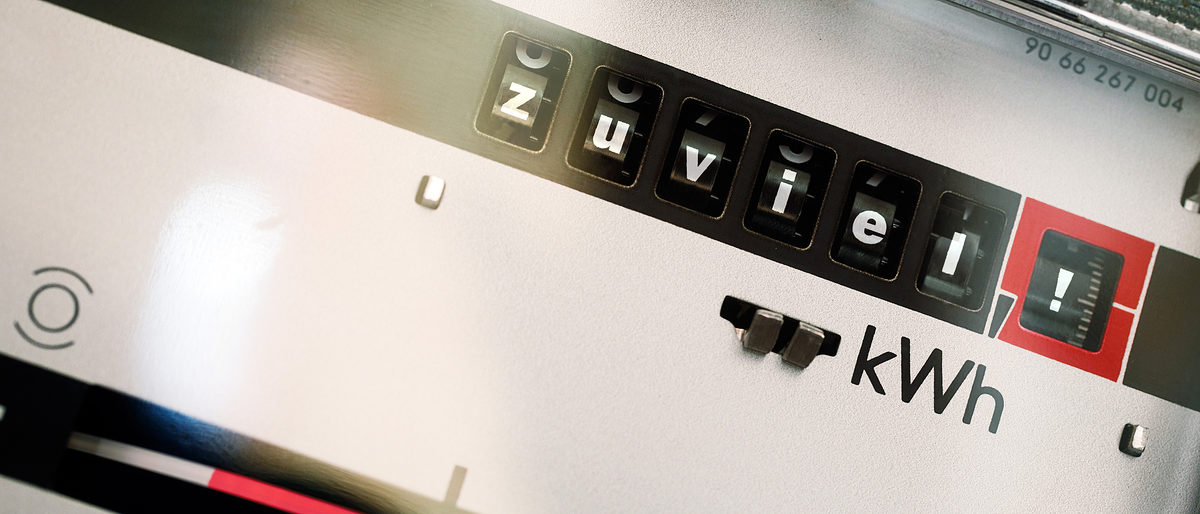 Stromzähler, Elektrizität, Kosten, Strompreis, Zähler, Strom, Energie, Energiekosten, Energieverbrauch, Verbrauch, Energiewende, Sparen, energiesparen, Nebenkosten, Miete, erneuerbare, kWh, Solar, Verschwendung, Umwelt, Umweltschutz, Klima, Erwärmung, global, Klimawandel, Stromverbrauch, Messgerät, Drehstromzähler, Stromuhr, Zählerstand, eeg, Anzeige, eeg Umlage, Stromrechnung, Elektrowirtschaft, Elektrik, Energiegewinnung, Energieversorgung, Kraftwerk, Atomenergie, Kohle, Verstromung, Energieträger, Energieverlust, Verlust, Windkraft