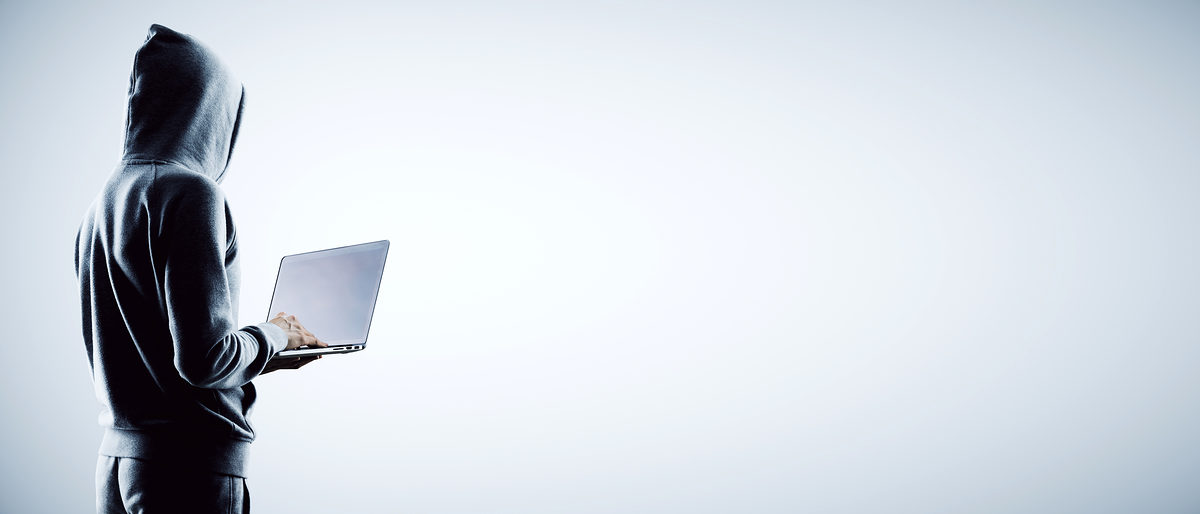 side view on hacker in grey hoody with laptop at white background. 3D render Schlagwort(e): hacker, cyber, computer, thief, hoodie, man, stalker, criminal, security, attack, hacking, theft, white, danger, data, internet, background, web, silhouette, person, vector, password, mysterious, hidden, villain, 3d, render, tech, online, concept, creative, idea, global social, network, media, interface, hackers, fraud, information, digital, laptop, crime, virus, spy, dark, isolated, identity, hack, people, protection