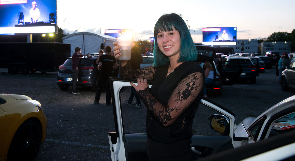die Gesellenfreisprechung 2020 der Handwerkskammer findet wegen der Corona-Pandemie dieses Jahr auf dem Kleinmessegelände Cottatweg in Form eines Autokinos statt / Gesellenbrief / Autokino / Leipzig / 22.08.2020 die Gesellenfreisprechung 2020 der Handwerkskammer findet wegen der Corona-Pandemie dieses Jahr auf dem Kleinmessegelände Cottatweg in Form eines Autokinos statt / Gesellenbrief / Autokino / Leipzig / 22.08.2020