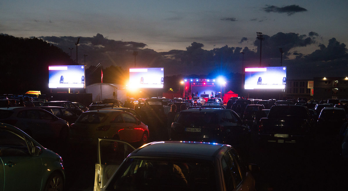 die Gesellenfreisprechung 2020 der Handwerkskammer findet wegen der Corona-Pandemie dieses Jahr auf dem Kleinmessegelände Cottatweg in Form eines Autokinos statt / Gesellenbrief / Autokino / Leipzig / 22.08.2020 die Gesellenfreisprechung 2020 der Handwerkskammer findet wegen der Corona-Pandemie dieses Jahr auf dem Kleinmessegelände Cottatweg in Form eines Autokinos statt / Gesellenbrief / Autokino / Leipzig / 22.08.2020
