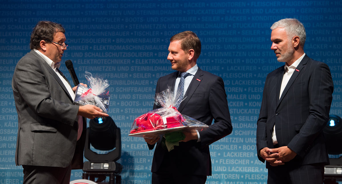 die Gesellenfreisprechung 2020 der Handwerkskammer findet wegen der Corona-Pandemie dieses Jahr auf dem Kleinmessegelände Cottatweg in Form eines Autokinos statt / Gesellenbrief / Autokino / Leipzig / 22.08.2020 die Gesellenfreisprechung 2020 der Handwerkskammer findet wegen der Corona-Pandemie dieses Jahr auf dem Kleinmessegelände Cottatweg in Form eines Autokinos statt / Gesellenbrief / Autokino / Leipzig / 22.08.2020