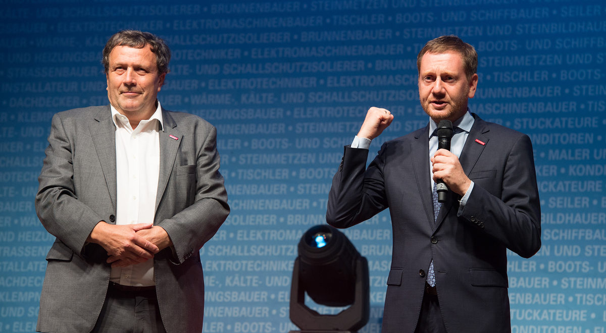 die Gesellenfreisprechung 2020 der Handwerkskammer findet wegen der Corona-Pandemie dieses Jahr auf dem Kleinmessegelände Cottatweg in Form eines Autokinos statt / Gesellenbrief / Autokino / Leipzig / 22.08.2020 die Gesellenfreisprechung 2020 der Handwerkskammer findet wegen der Corona-Pandemie dieses Jahr auf dem Kleinmessegelände Cottatweg in Form eines Autokinos statt / Gesellenbrief / Autokino / Leipzig / 22.08.2020