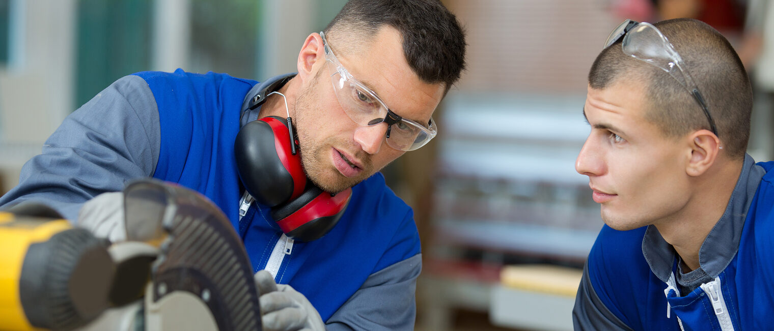 apprentice and man working in a factory Schlagwort(e): man, workshop, machine, technology, thermoplastic, operating, window, polymer, manufacturing, factory, security, work, glove, carpenters-shop, european, profile, tool, model, production, indoor, standing, safety, cutting, producing, machinery, 30s, system, goggles, equipment, frame, industrial, worker, woodwork, smiling, effective, uniform, professional, storehouse, metal, protective, man, workshop, machine, technology, thermoplastic, operating, window, polymer, manufacturing, factory, security, work, glove, carpenters-shop, european, profile, tool, model, production, indoor, standing, safety, cutting, producing, machinery, 30s, system, goggles, equipment, frame, industrial, worker, woodwork, smiling, effective, uniform, professional, storehouse, metal, protective