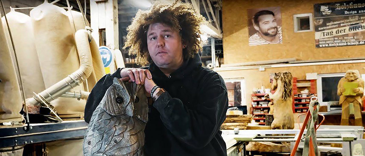 Junger Kunsthandwerker mit Herz für Kinder