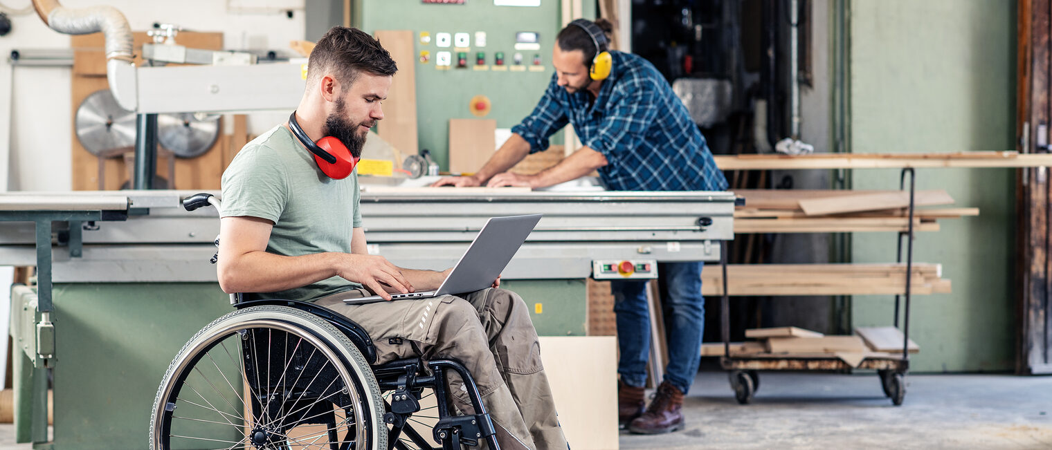 Inklusion, Rollstuhl, Behinderung, Handicap, Einschränkung. Bild: Firma V / stock.adobe.com