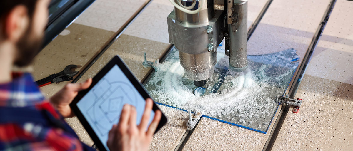 Tablet, Digitalisierung, Werkstatt. Bild: pressmaster / stock.adobe.com