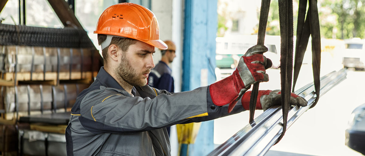 Werkstatt, Metallbau, Sicherung. Bild: Zoriana / stock.adobe.com
