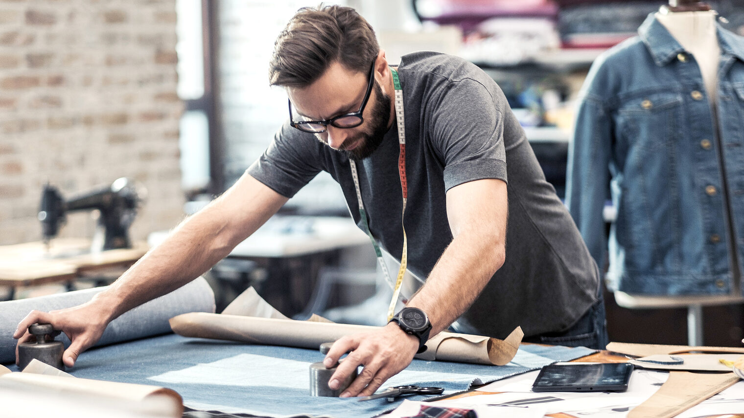 Schneider, Mode, Atelier. Bild: Nejron Photo / stock.adobe.com