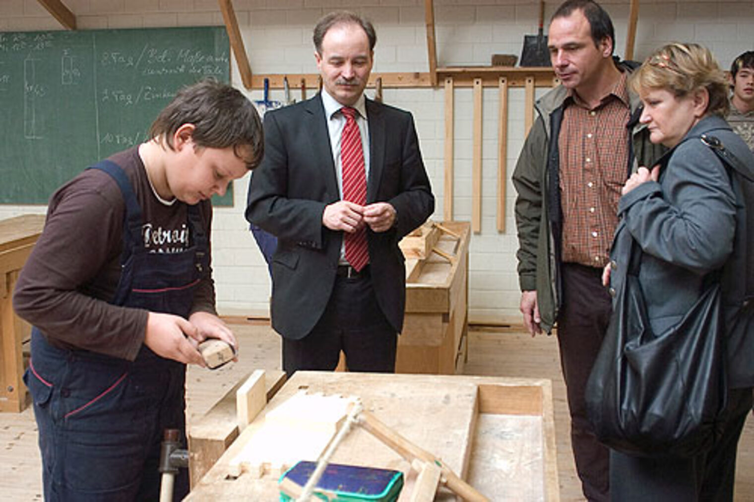 Besuch des sächsischen Staatsministers für Wirtschaft, Arbeit und Verkehr, Sven Morlok, im Bildungs- und Technologiezentrum der Handwerkskammer zu Leipzig.