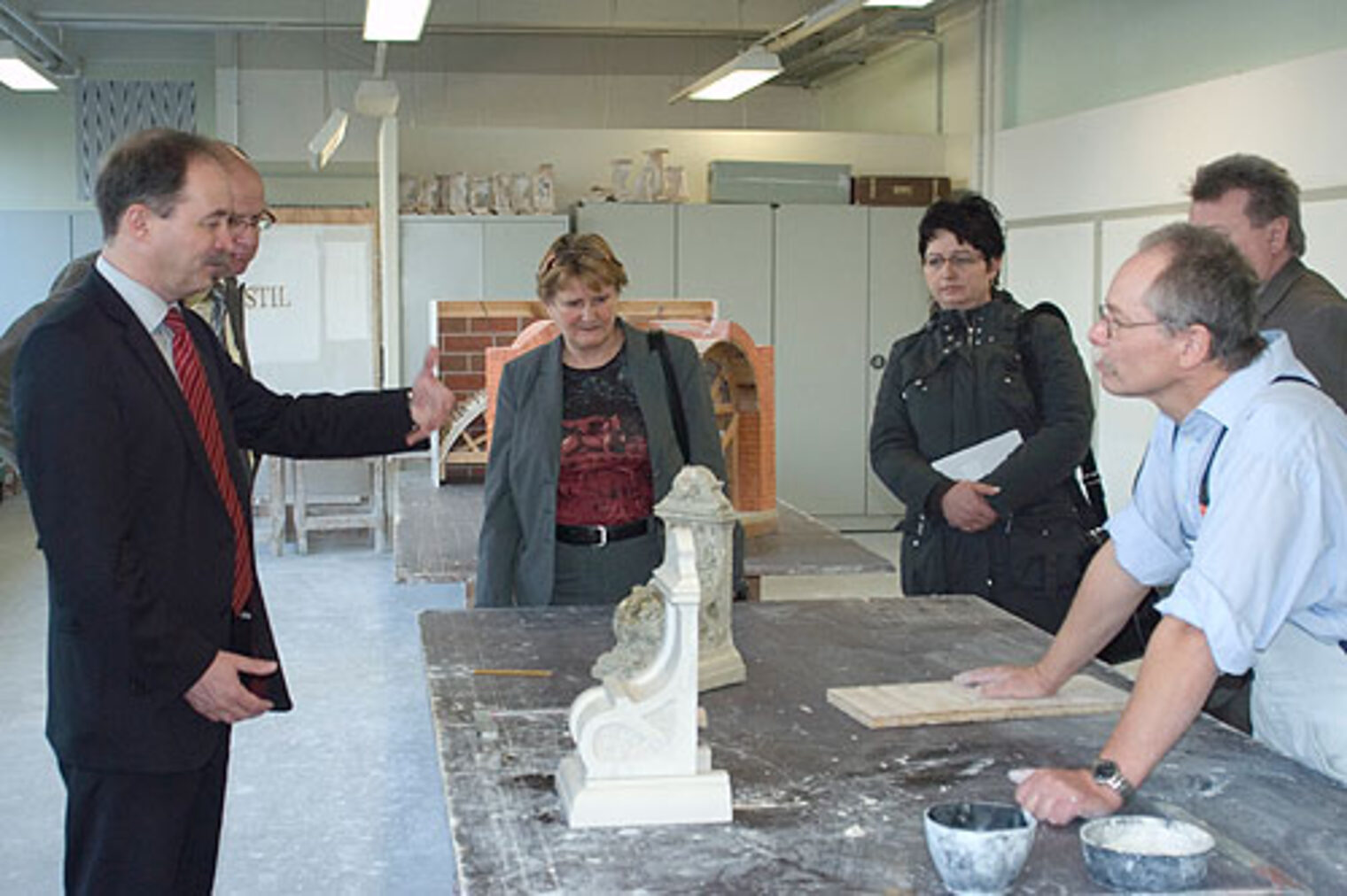 Besuch des sächsischen Staatsministers für Wirtschaft, Arbeit und Verkehr, Sven Morlok, im Bildungs- und Technologiezentrum der Handwerkskammer zu Leipzig.