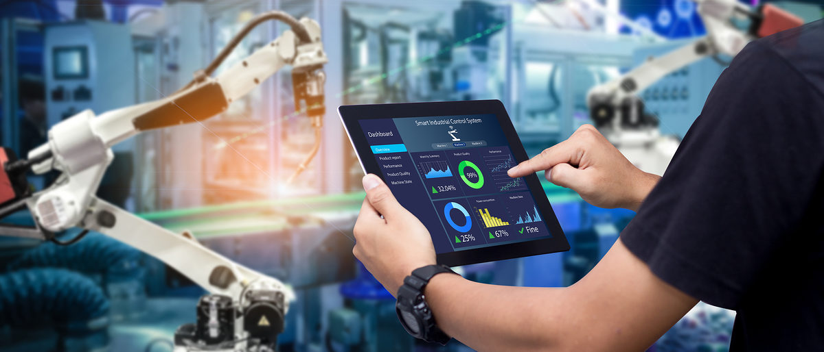 Smart, Industrie, Produktion, Tablet. Bild: panuwat / stock.adobe.com