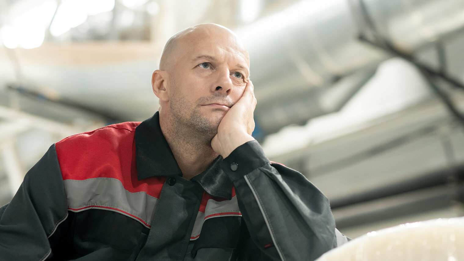 Fachmann mit nachdenklichem Gesichtsausdruck. Bild: pressmaster / stock.adobe.com