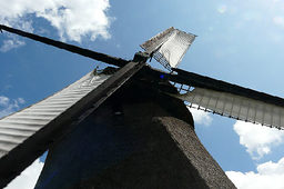 Windmühle in den Niederlanden. Foto: pixelio.de - SueSchi