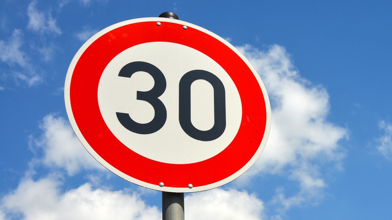 30, Zone, Schild, Verkehrsschild, Verkehrsberuhigung, Tempo. Bild: nmann77 / stock.adobe.com