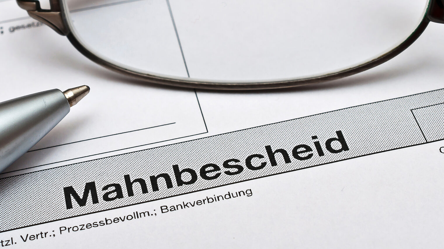Mahnbescheid, Mahnung und Inkasso. Bild: Stockfotos-MG / stock.adobe.com