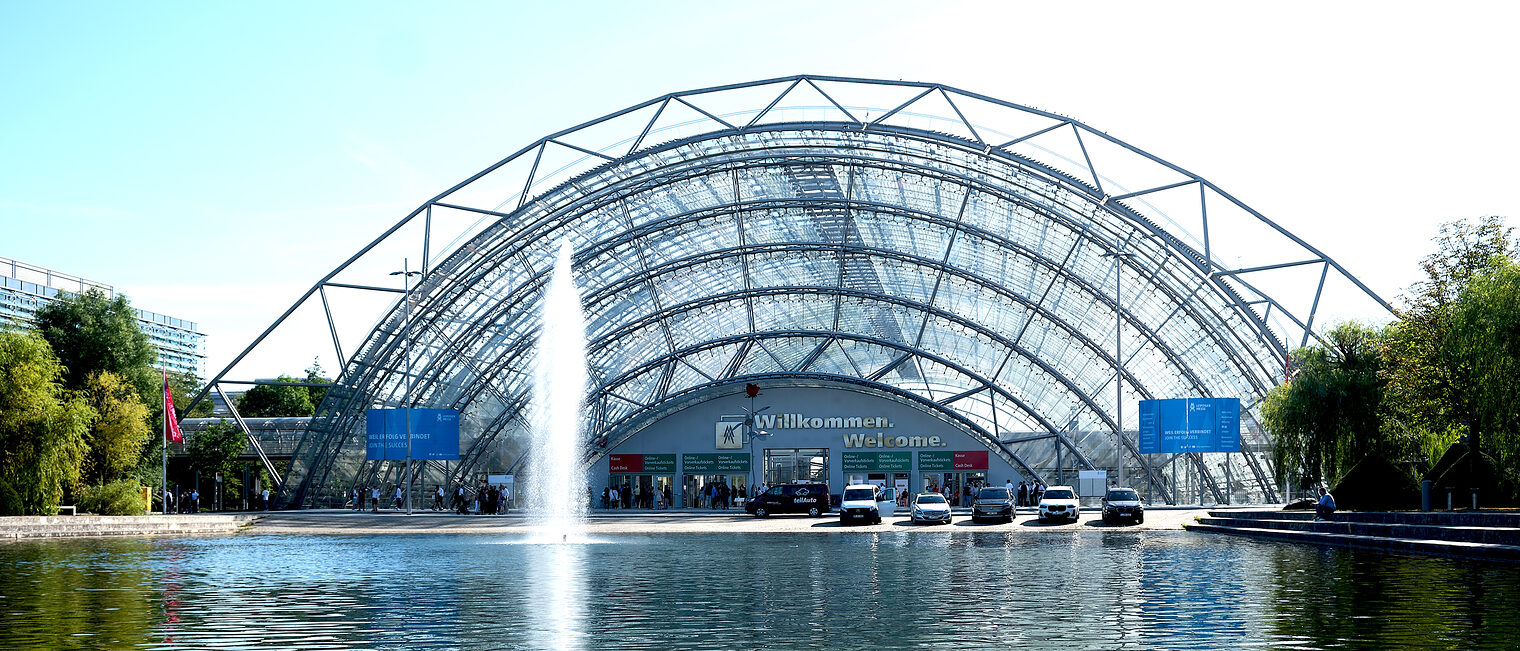 Glashalle der Leipziger Messe. Bild: Anika DOLLMEYER und Rico THUMSER