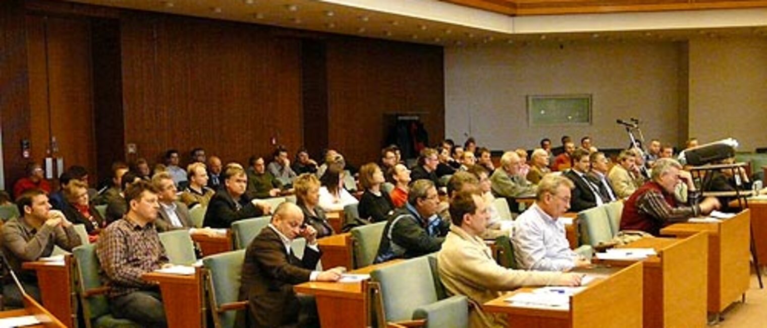 Etliche Unternehmer informierten sich bei der Vergabekonferenz 2010 im Leipziger Rathaus.