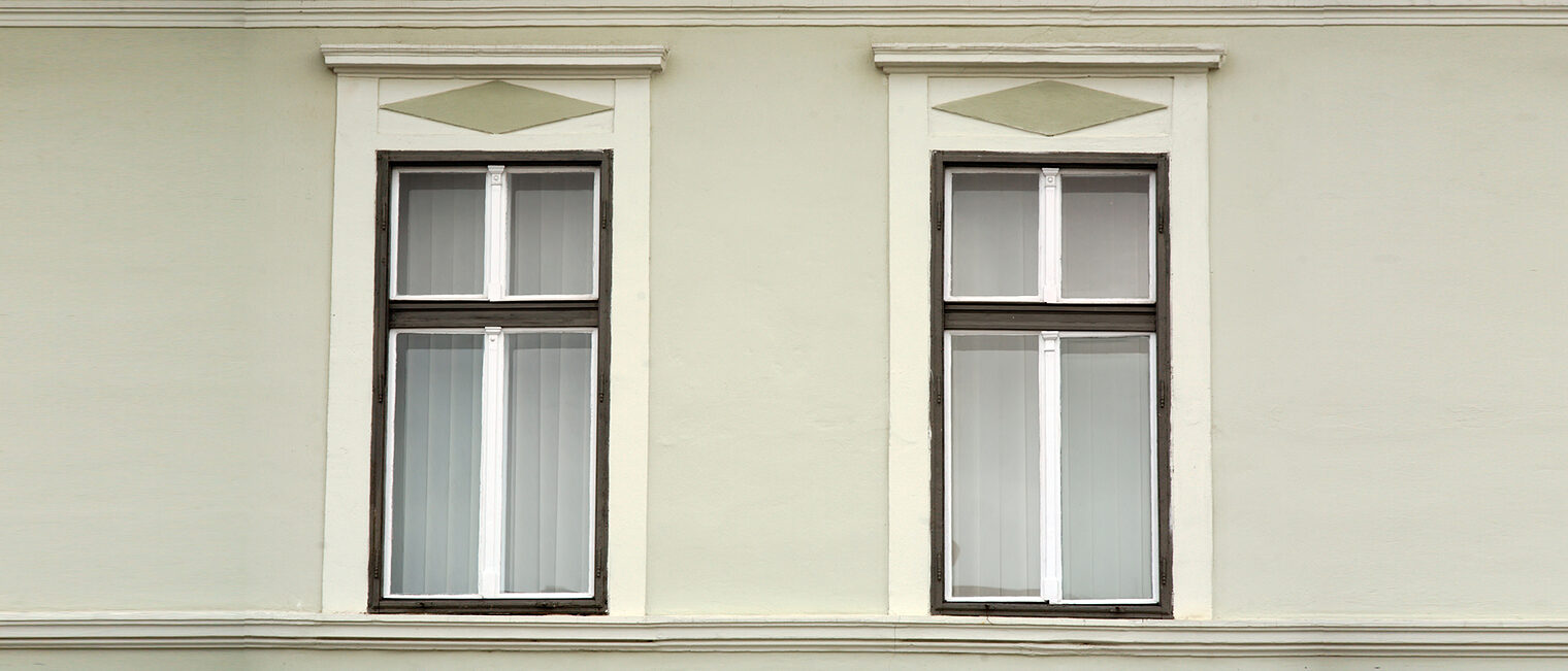 Antike Fenster. Bild: stock.adobe.com / Stéphane Bidouze