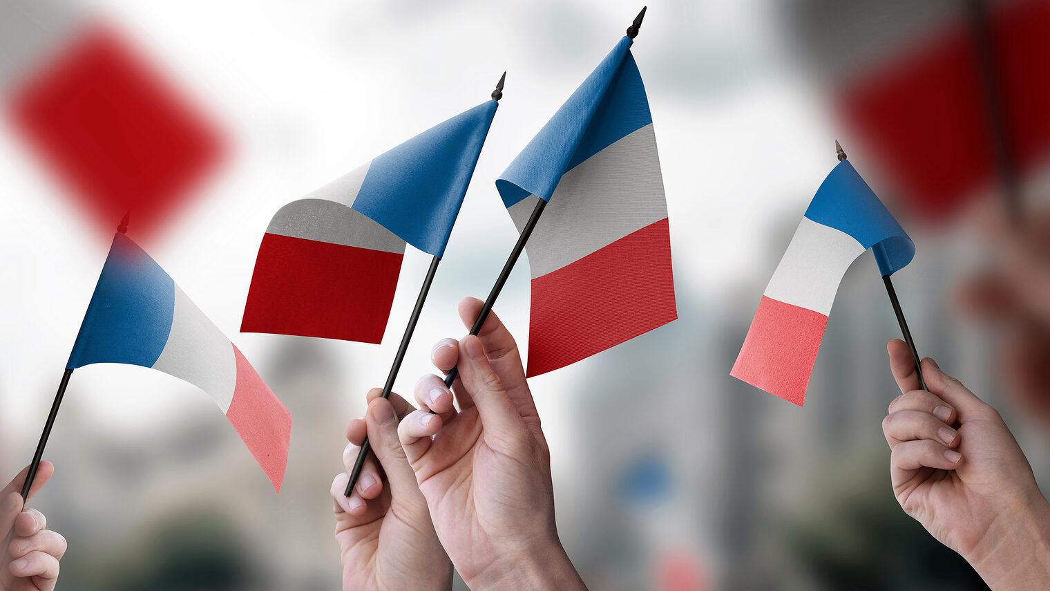 Flaggen von Frankreich. Bild: butenkow / stock.adobe.com