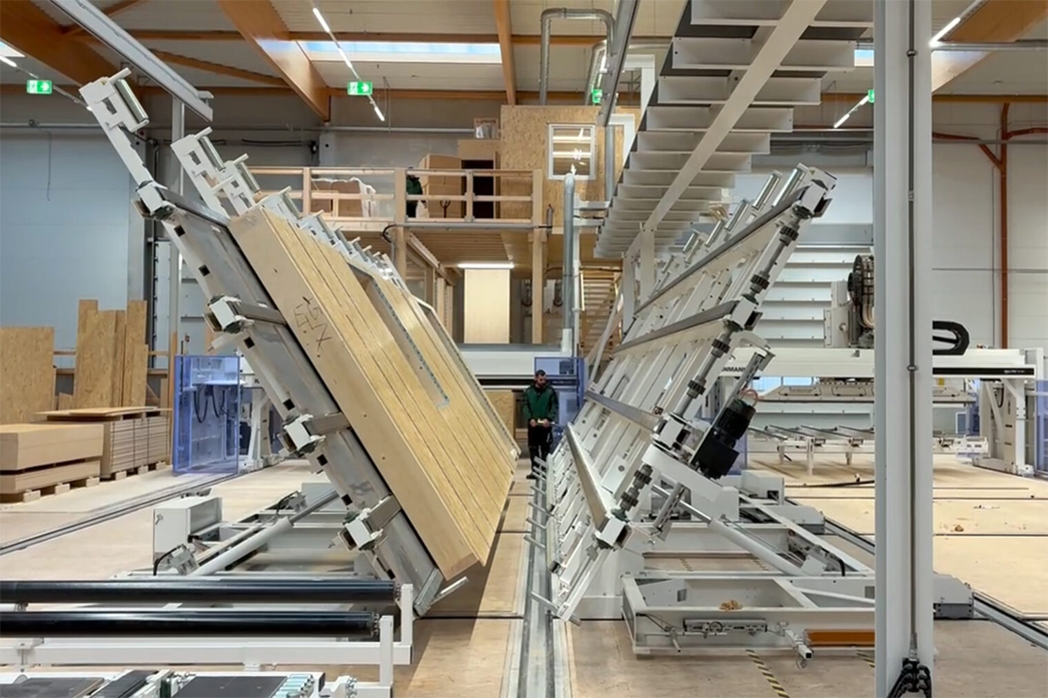 Holzelementefertigung in der IMHOLZ GmbH.