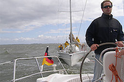 Firmenkapitäne müssen ihr Unternehmen sicher durch Unwetter steuern. Bild: pixelio. de- Ingo Arndt