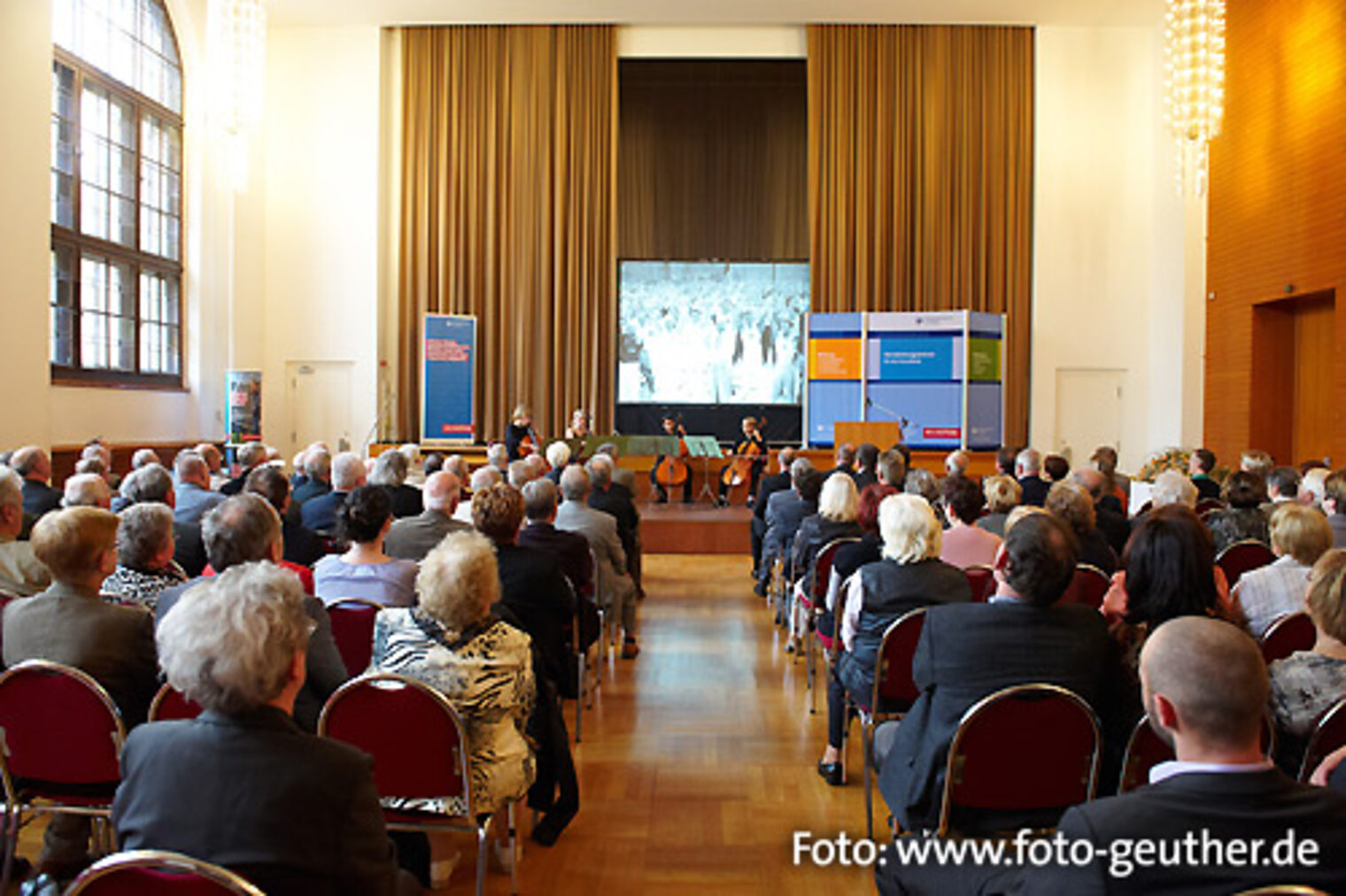 Impressionen der Festveranstaltung anlässlich der Verleihung der goldenen Meisterbriefe 2011. Bild: 5