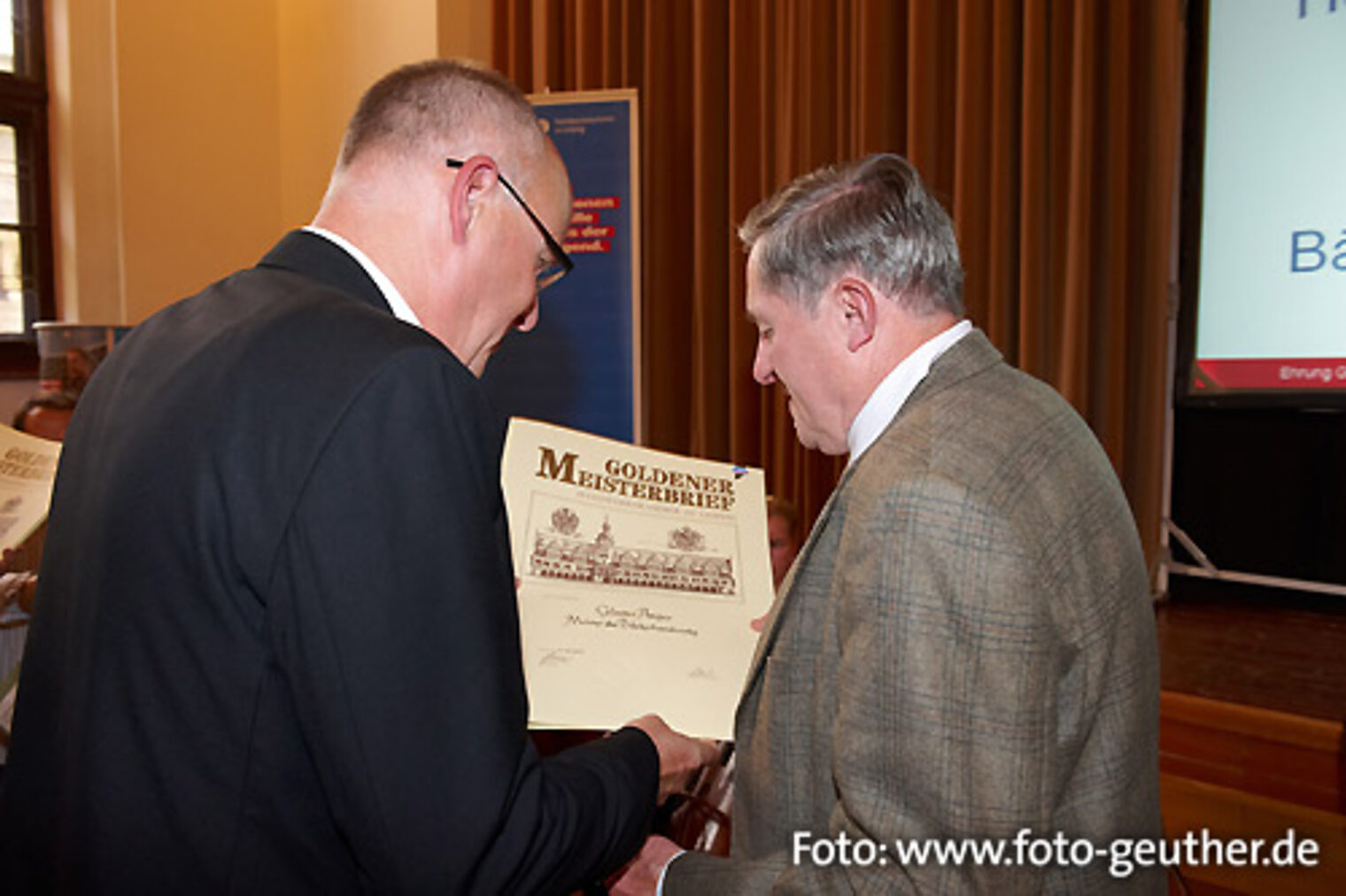 Impressionen der Festveranstaltung anlässlich der Verleihung der goldenen Meisterbriefe 2011. Bild: 12