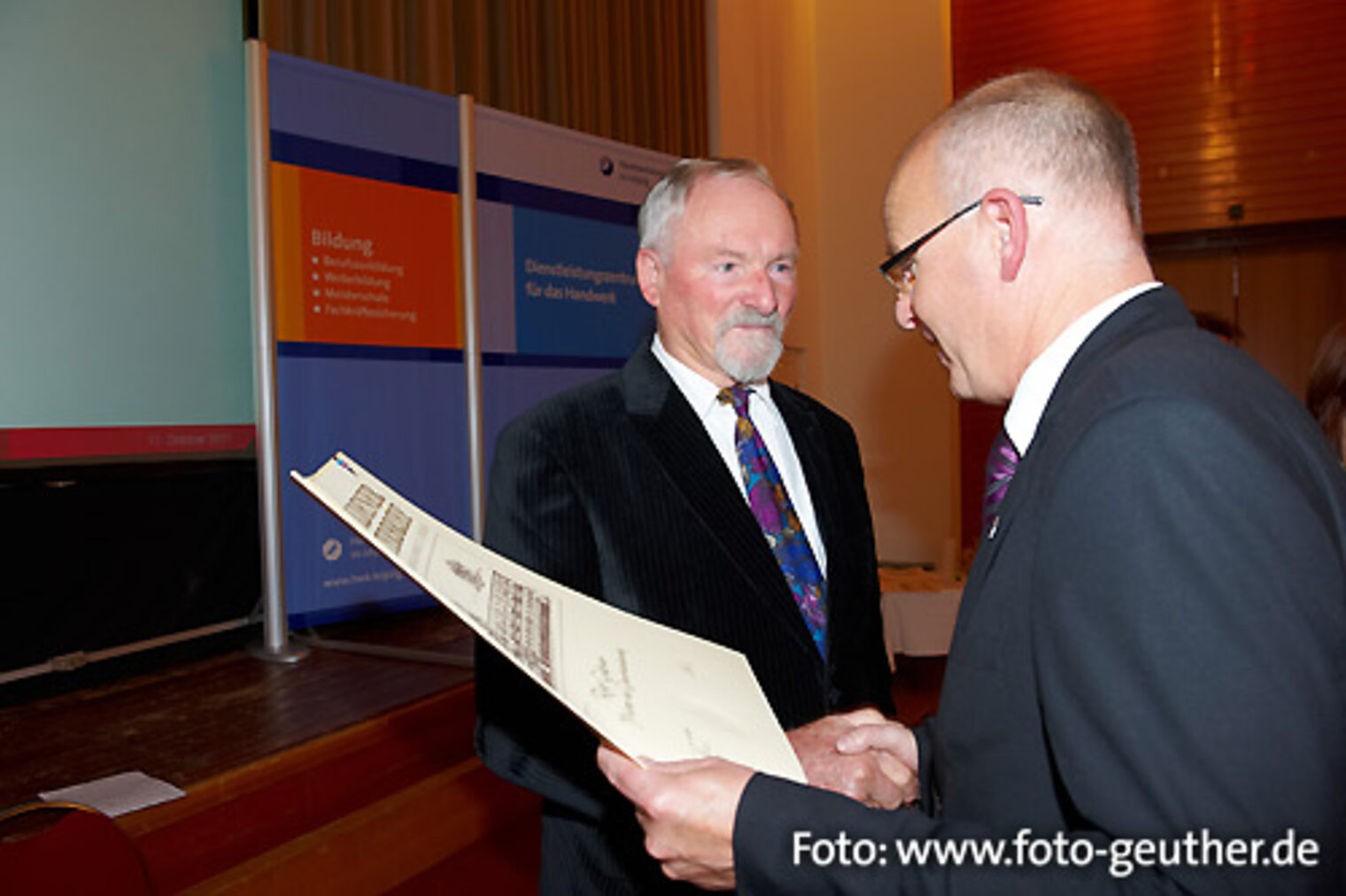 Impressionen der Festveranstaltung anlässlich der Verleihung der goldenen Meisterbriefe 2011. Bild: 38