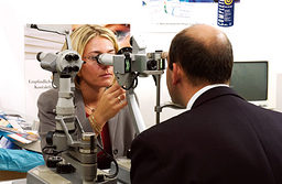 Optikermeisterin.