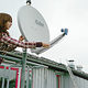 Girls' Day 2009 im BTZ: Im Elektrobereich musste eine Fernsehantenne auf dem Dach des BTZ justiert werden.