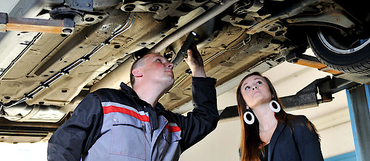 Kfz-Werkstatt. Bild: fotolia.com - Jörn Buchheim