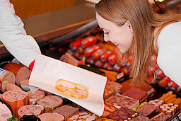 Fleischereifachgeschäft. Bild: fotolia.com - contrastwerkstatt