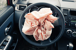 Airbag. Bild: fotolia.com - nikkytok