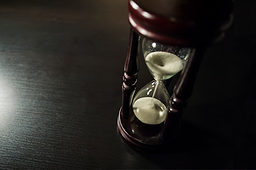 Sanduhr - Die Zeit läuft ab. Bild: fotolia.com - alehdats