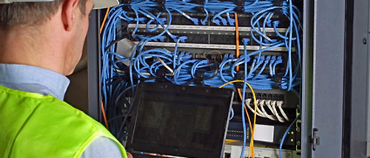 Elektrotechniker. Bild: fotolia.com - piotr290