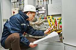 Elektrotechniker. Bild: fotolia.com - Kadmy