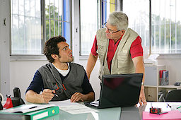 Unternehmer im Büro. Bild: fotolia.com - auremar