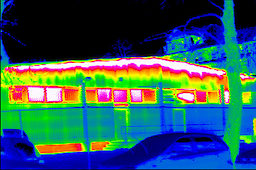 Thermografieaufnahme einer Profuktionshalle.