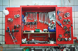 Werkzeug in einer Kfz-Werkstatt. Bild: fotolia.com - Dmitry Vereshchagin