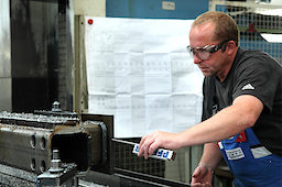 Metallbauer. Bild: www.amh-online.de