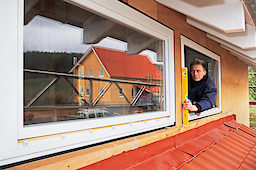 Zimmerer, Zimmermann, Fenster, Wasserwaage