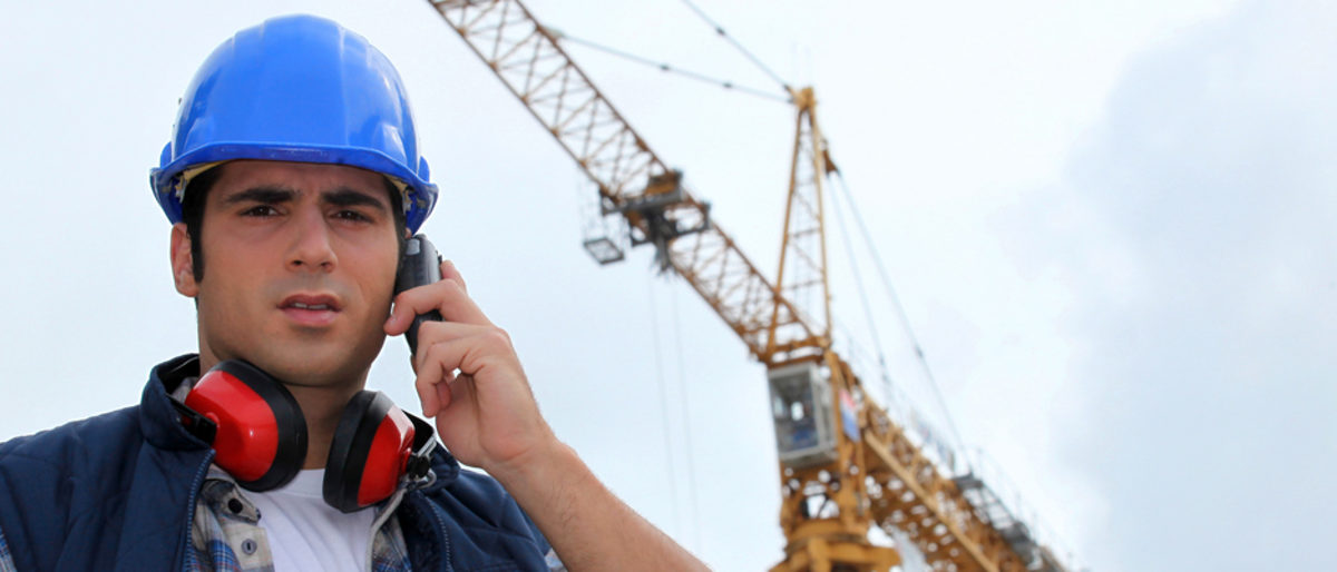 A foreman on his phone onsite. Schlagwort(e): _#CR_3003014, _#CC_1020010, _#M_DiPalma_Thomas_290710, adult, builder, building, business, cell, cellular, communicating, communication, corporate, crane, discuss, discussing, earplugs, engineer, foreman, handsome, hat, house, industrial, industry, jacket, male, man, manager, mobile, outdoor, pensive, person, phone, professional, safe, safety, site, sky, smile, speak, supervising, supervisor, talk, think, thoughtful, uniform, urban, vest, work, worker, workforce, adult, builder, building, business, cell, cellular, communicating, communication, corporate, crane, discuss, discussing, earplugs, engineer, foreman, handsome, hat, house, industrial, industry, jacket, male, man, manager, mobile, outdoor, pensive, person, phone, professional, safe, safety, site, sky, smile, speak, supervising, supervisor, talk, think, thoughtful, uniform, urban, vest, work, worker, workforce